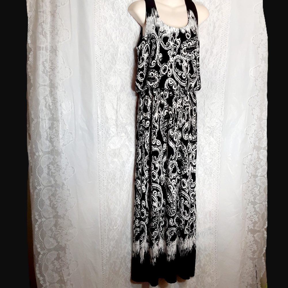 Black & White Maxi Dress ~ Sleeveless